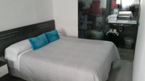 Отель Bed&Breakfast 10 GIRONA  Жирона